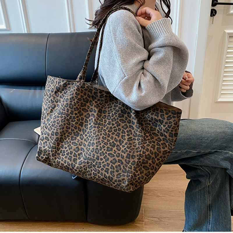 Fashionable Leopard Print Tote – обзор и цена Embroidery Texture