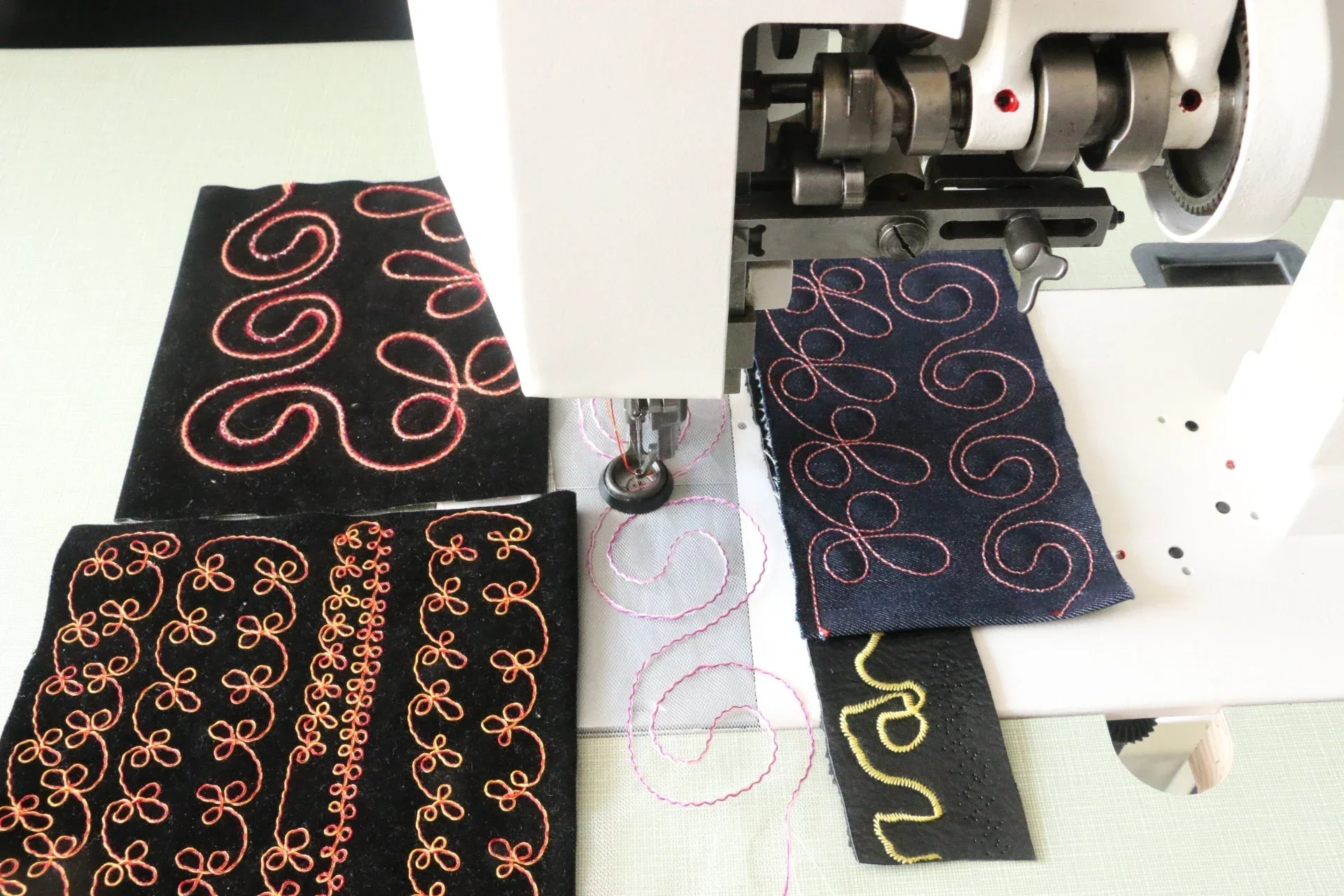 Hot sales DS-1121 Handle Opera – обзор и цена Embroidery Zig Zag Stitch