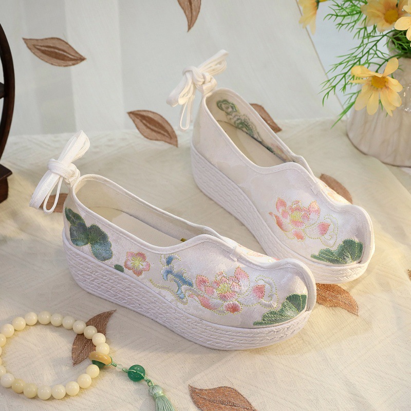 2026 Women's White Lotus Embro – обзор и цена Embroidery Yes