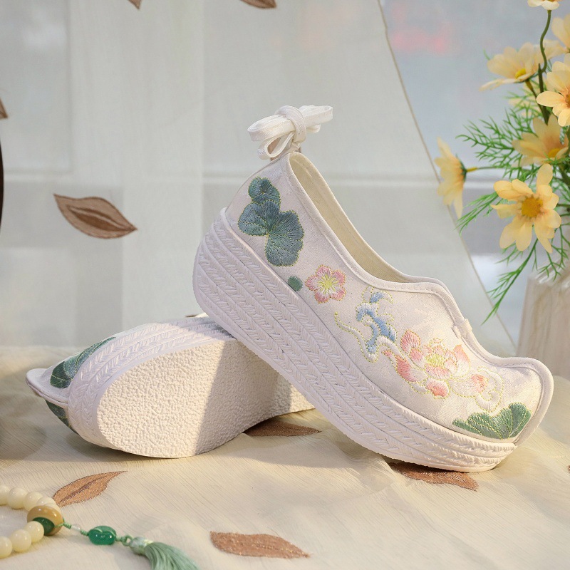 2026 Women's White Lotus Embro – обзор и цена Embroidery Yes